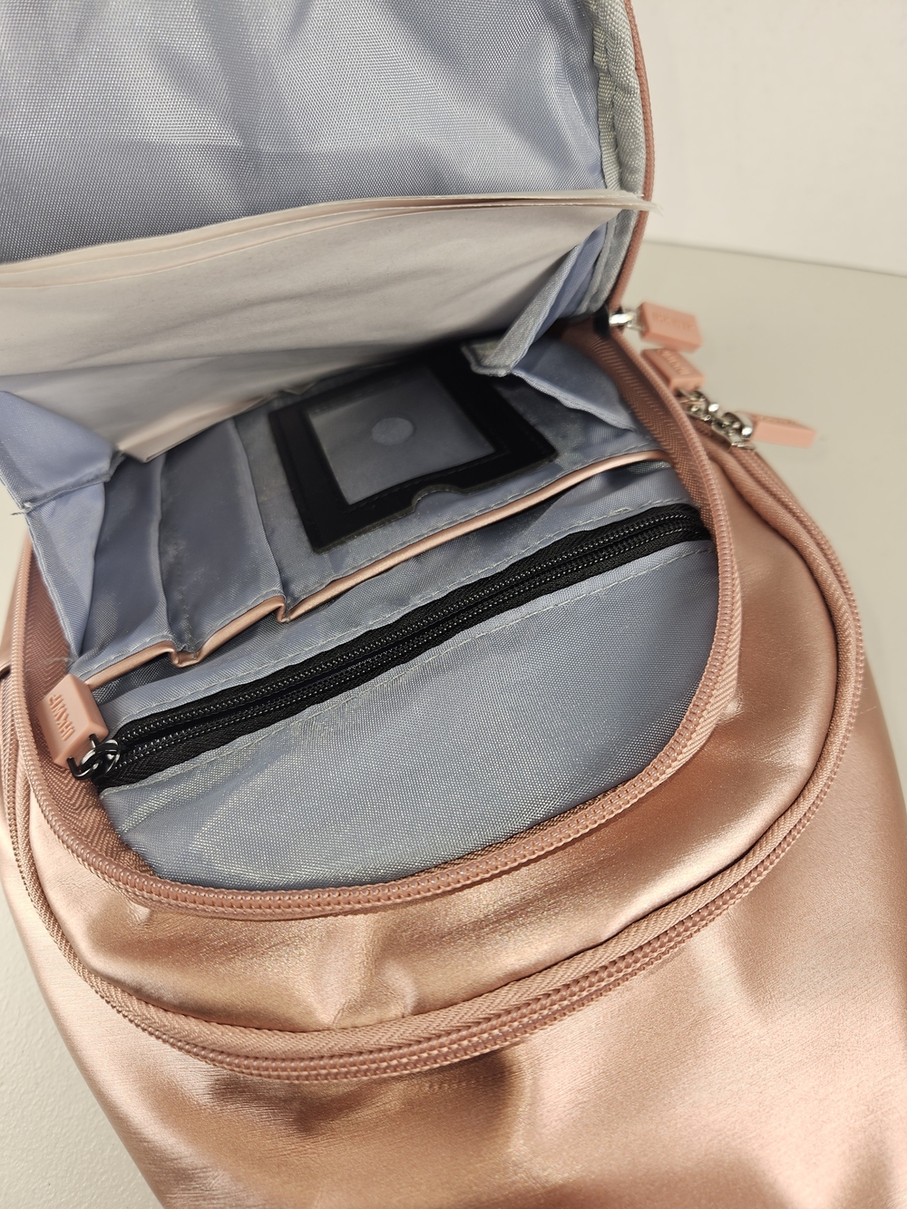 Ihkwip NWT THE CONVERTIBLE SIDEKICK SLING BACKPACK - Rose Gold WOVEN - Picture 15 of 16
